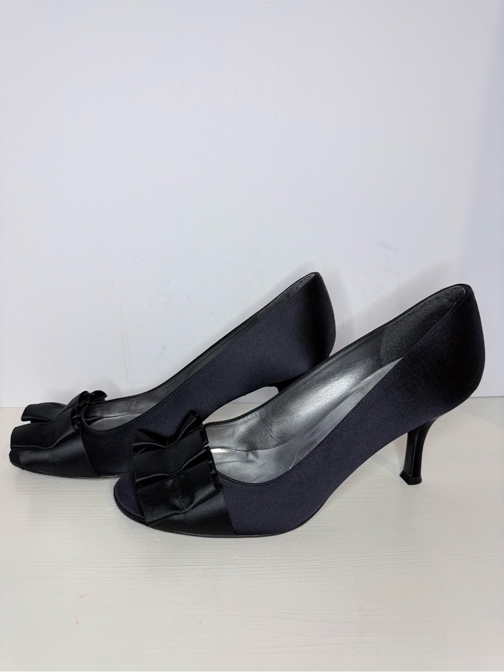 Stuart Weitzman Black Satin Ruffle Peep-Toe Pumps Heels 9.5 M